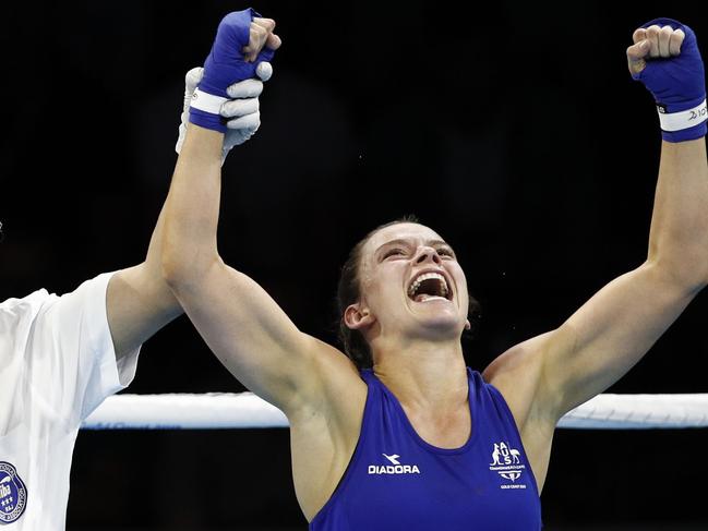 Australia's Skye Nicolson celebrates her victory against Northern Ireland's Michaela Walsh during their women's 57kg final boxing match during the 2018 Gold Coast Commonwealth Games at the Oxenford Studios venue on the Gold Coast on April 14, 2018.  / AFP PHOTO / Adrian DENNIS