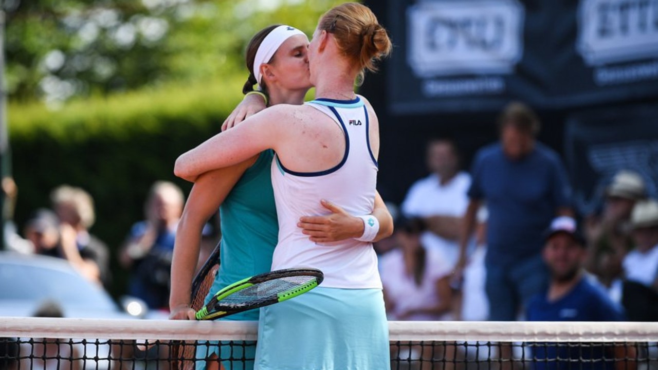 A powerful moment between Alison Van Uytvanck and Greet Minnen.