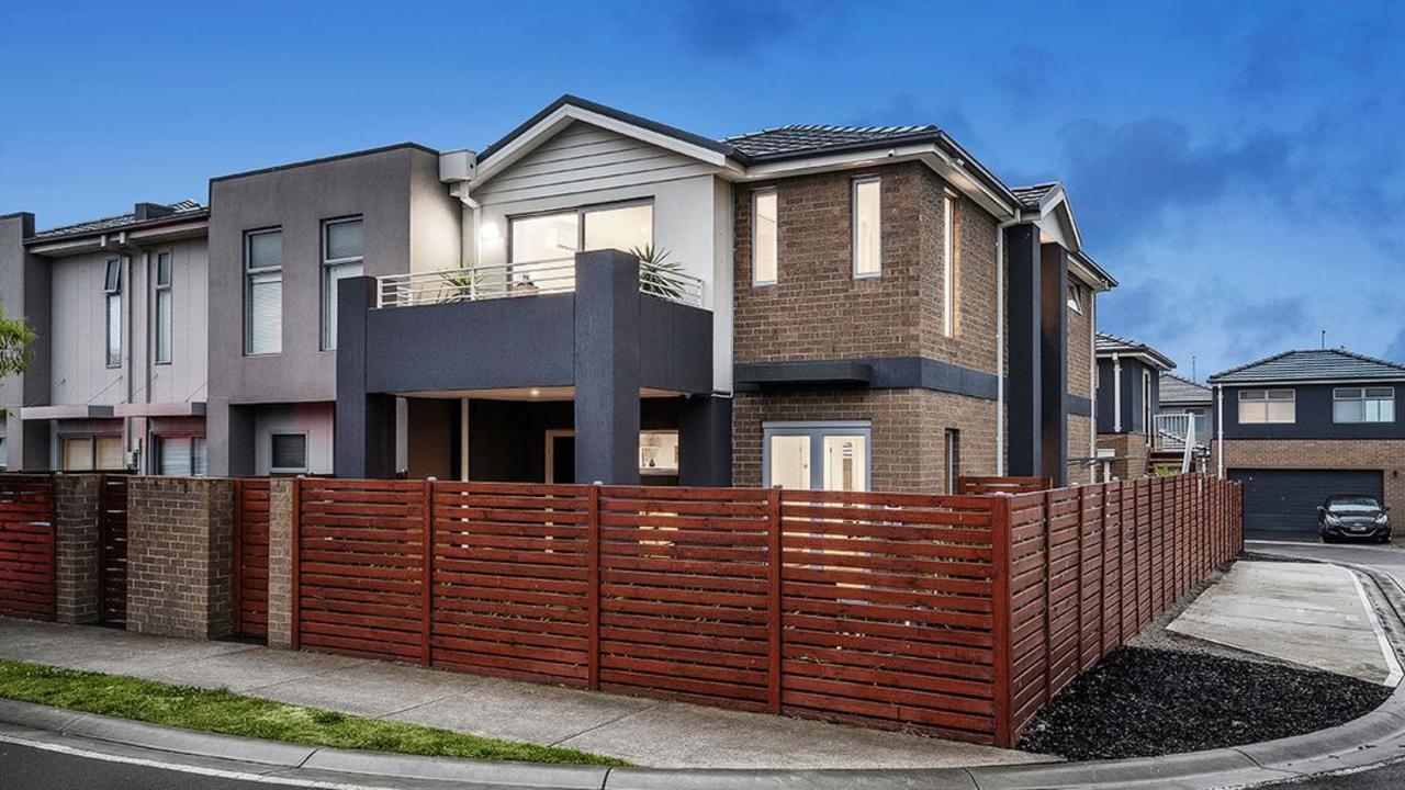 For $500,000-$540,000 you could buy into Cranbourne at <a href="https://www.realestate.com.au/property-house-vic-cranbourne-135145590" title="www.realestate.com.au">21 Woodright Circuit.</a>