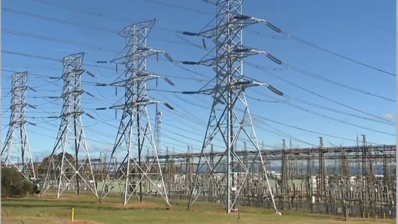 Victorian farmers raise safety concerns over 'sagging' transmission lines