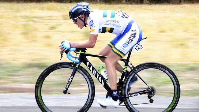 Rachel Neylan on the attack at last year’s Santos women’s Tour Down Under. Picture: Sarah Reed