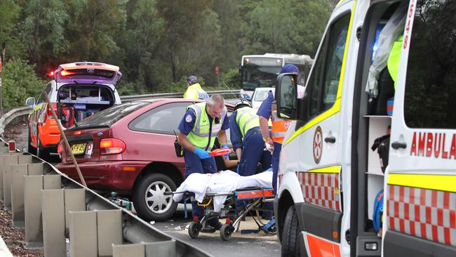 Wakehurst Parkway closed after crash | Daily Telegraph