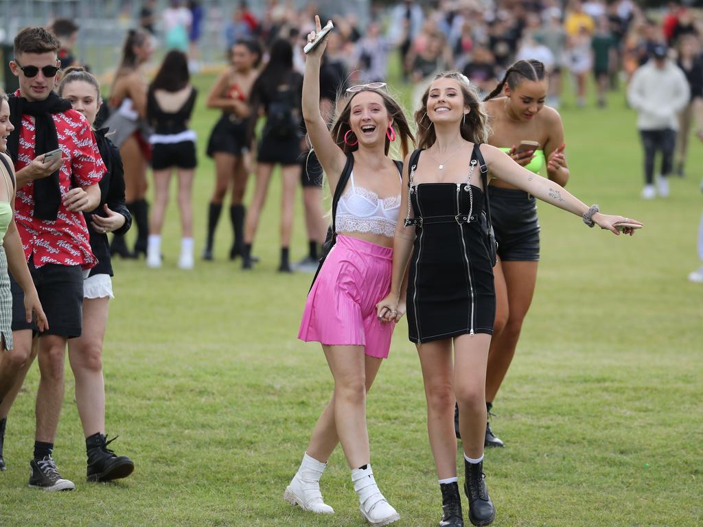 Sydney music festivals: Three women rushed to hospital from Listen Out  festival | Daily Telegraph