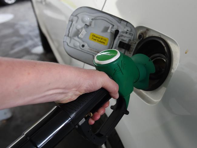 MELBOURNE, AUSTRALIA - NewsWire Photos, MAY 6, 2023. Budget Generics. Filling up the petrol tank at a petrol station in Carlton. Picture: NCA NewsWire / Josie Hayden