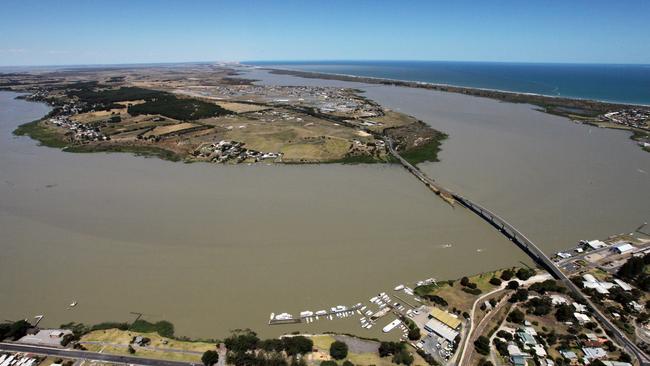 Estuarine Lake: Pulling out South Australia’s Lower Lakes barrages would make Lake Alexandrina seasonally estuarine says CSIRO.