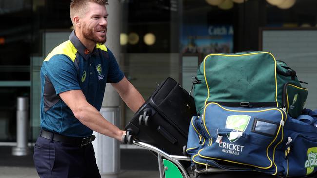 Warner seemed comfortable handling one set of baggage at least. Picture: Tara Croser.