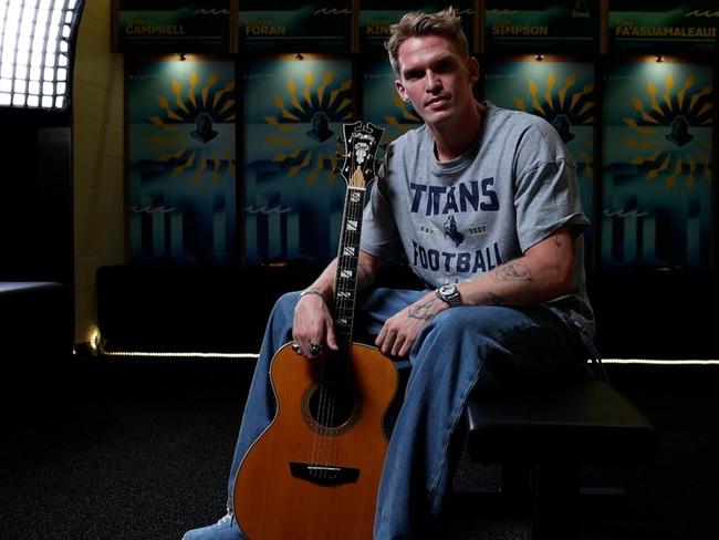 Cody Simpson has joined forces with the Titans.