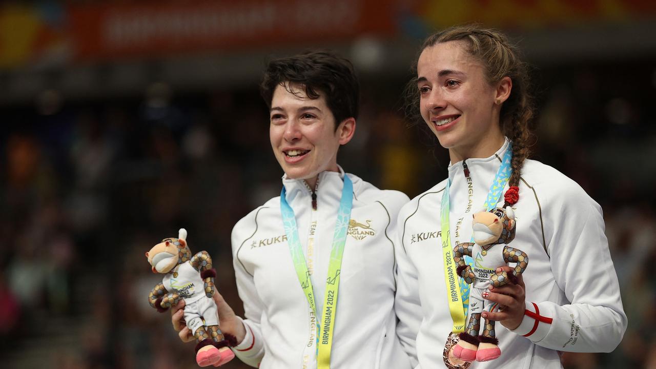 Third placed England's Sophie Unwin and pilot Georgia Holt react as they pose with two bronze medals lent by other athletes. (Photo by ADRIAN DENNIS / AFP)