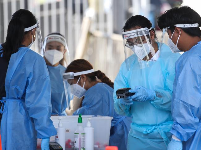 SYDNEY, AUSTRALIA - NewsWire Photos, JANUARY 24 2022: Health Professionals are seen working at the Haberfield Covid testing site in the inner West in Sydney. Picture: NCA NewsWire /Gaye Gerard