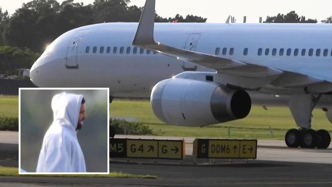 Drake lands in Sydney in huge private jet.