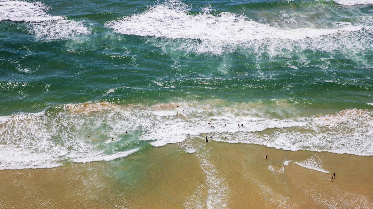 Frantic search: Man missing in surf after Boxing Day swim