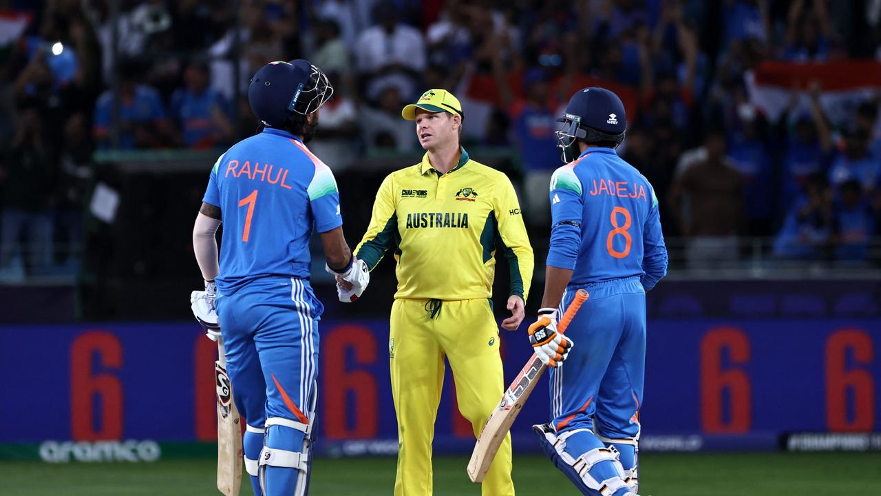 Smith congratulates India's KL Rahul (left) and Ravindra Jadeja after their semi-final clash. (Photo by FADEL SENNA / AFP)