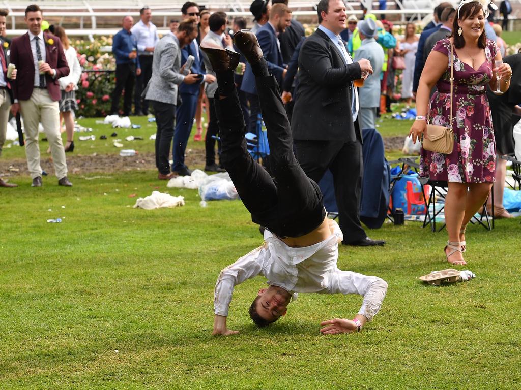 Melbourne Cup 2018 Drunk Racegoers Across Australia Daily Telegraph