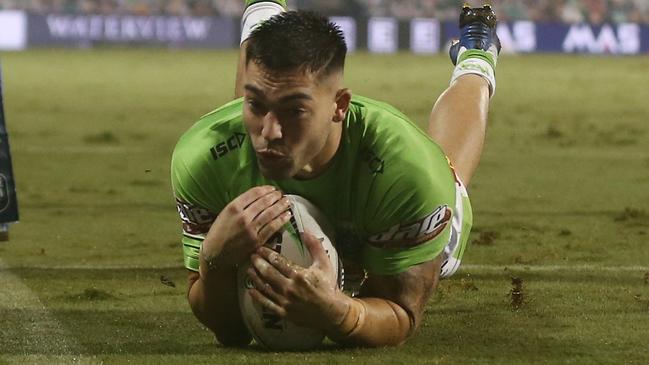 Nick Cotric of the Raiders scores a try during the Round 5 NRL match between the Wests Tigers and the Canberra Raiders at Campbelltown Stadium in Sydney, Saturday, June 13, 2020. (AAP Image/Brendon Thorne) NO ARCHIVING, EDITORIAL USE ONLY