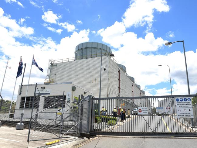 Energy Minister Dr Anthony Lynhame is at the Swanbank E Power Station to mark its return to full operational capacity as part of the government’s plan to have Queensland’s electricity system ready for summer’s extreme weather. Thursday December 28, 2017.  (AAP image, John Gass)