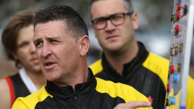 Stingrays coach Nick Cox at the huddle, with his assistant Josh Moore tuning in. Picture: Stuart Milligan