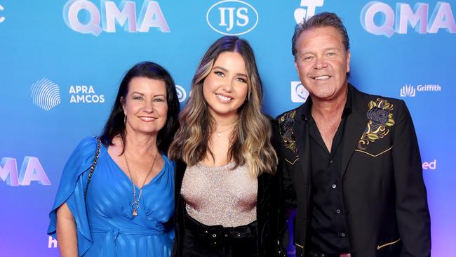 L to R, Laurel Edwards, Jem Cassar-Daley, Troy Cassar-Daley, at the 2022 Queensland Music Awards red carpet, Fortitude Music Hall., Tuesday 29th March 2022 – Photo Steve Pohlner