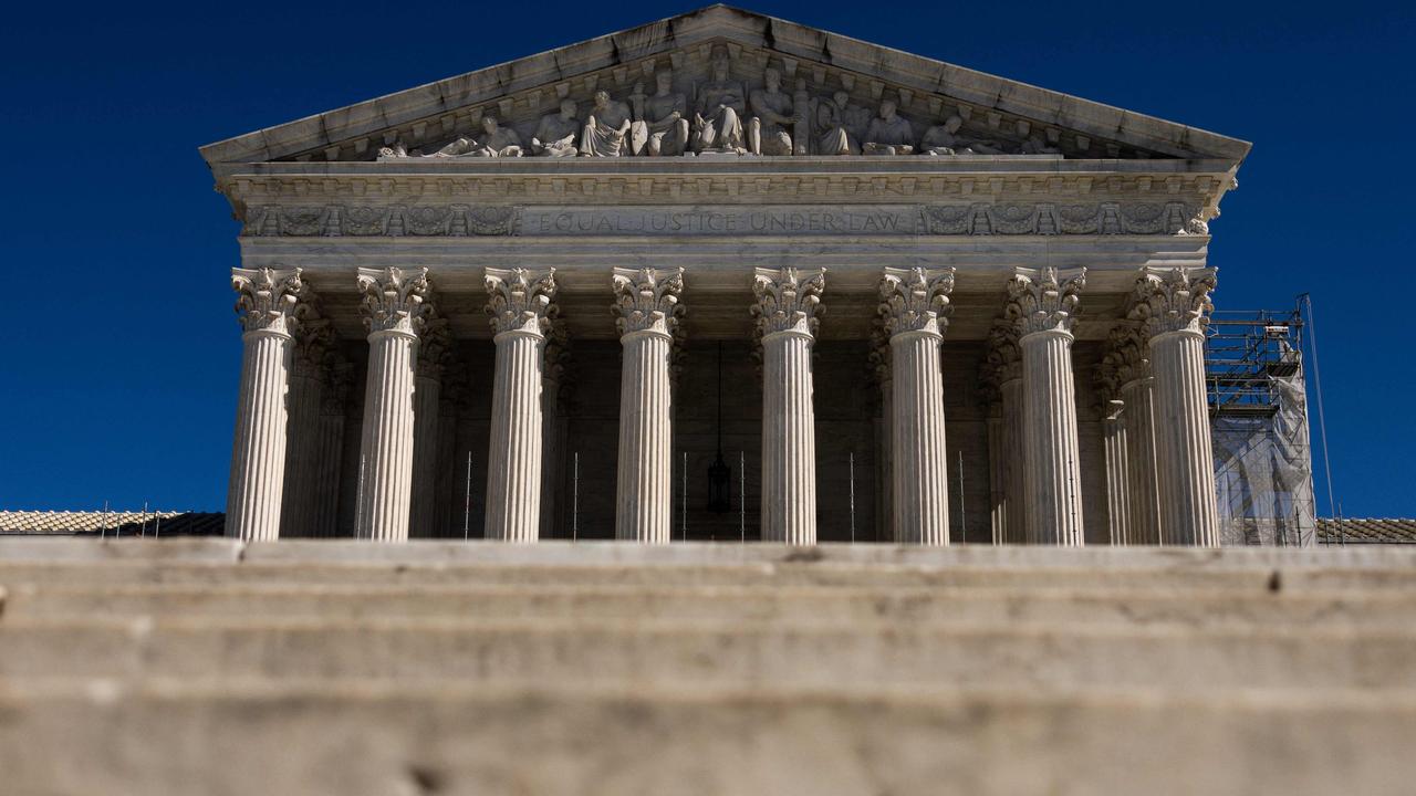 Top court lets Trump lift protections for Venezuelans