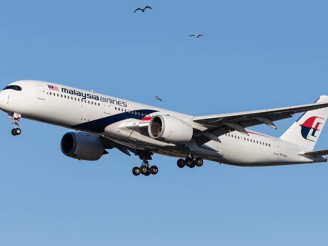 Malaysia Airlines (MH / MAS) approaching London Heathrow Airport (EGLL/LHR) with an Airbus A359 (9M-MAB/159).Photo - istockESCAPEnews