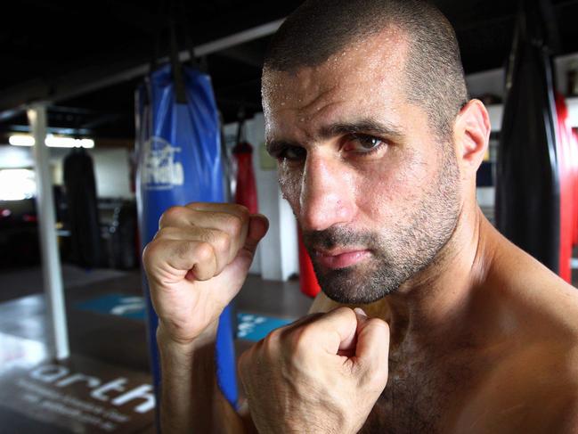 Veteran Sydney fighter Nader Hamdan will be fighting Gold Coaster Les Sherrington in a World Title bout at the Gold Coast Convention and Exhibition Centre on Saturday.