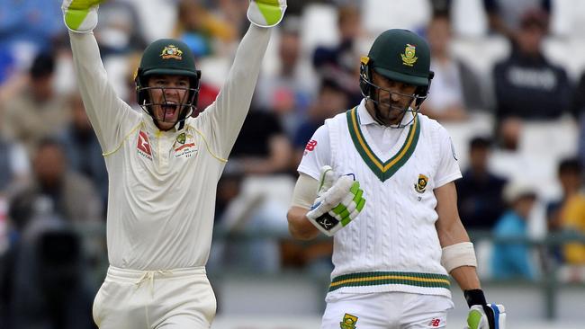 Faf du Plessis (R) said South Africa had suspected Australia had been tampering with the ball during the series.