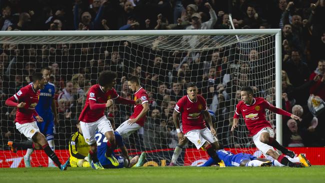 Manchester United's Robin van Persie scores.