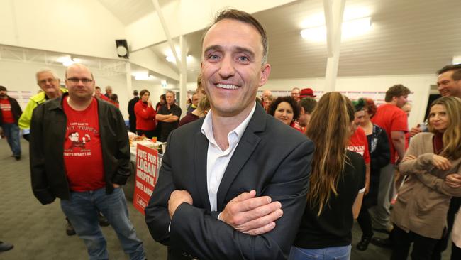 Labor’s Des Hardman and his volunteers at the Beenleigh Community Centre last night. Photo: Mike Batterham