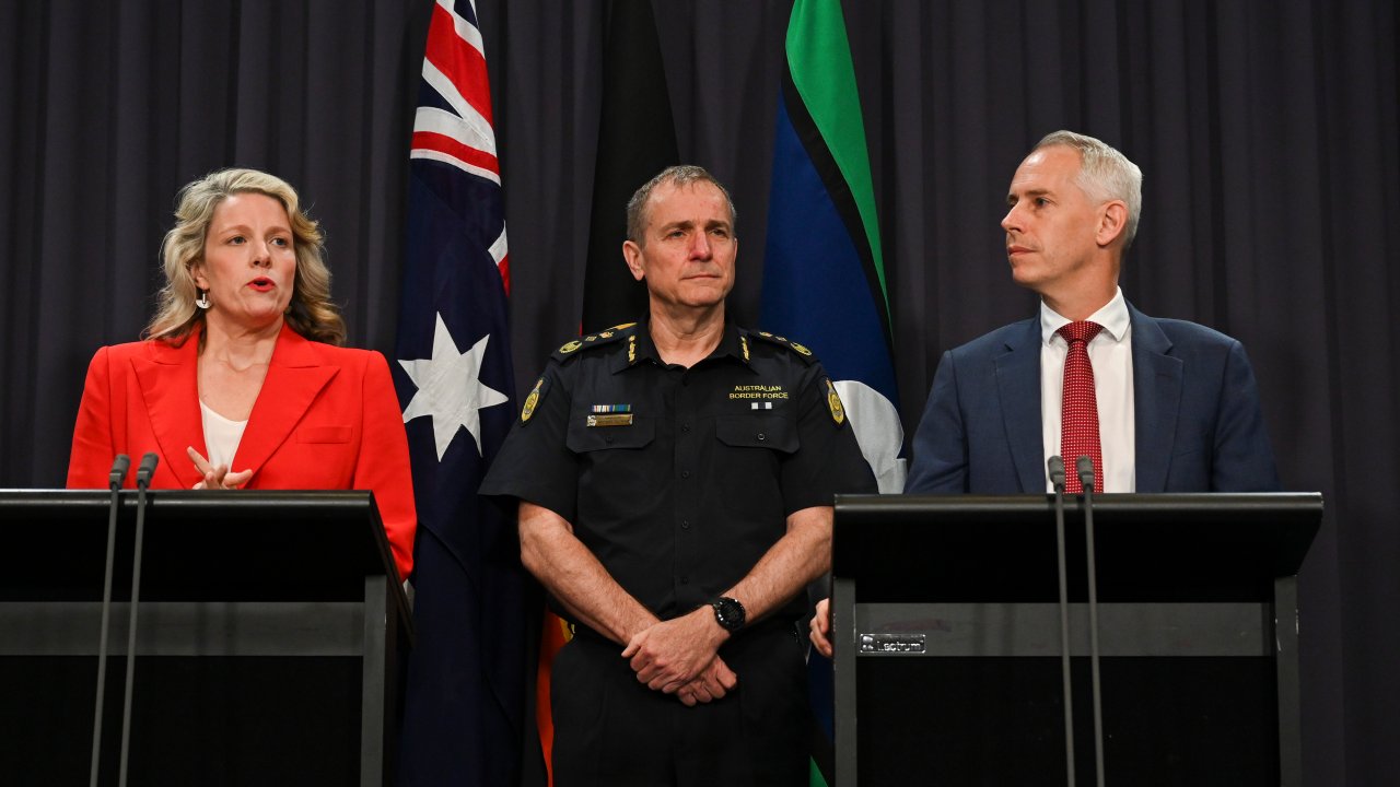 CANBERRA, AUSTRALIA, NewsWire Photos. NOVEMBER 27, 2023: Minister for Home Affairs of Australia Clare O'Neil, Minister for Immigration, Citizenship, Migrant Services and Multicultural Affairs Andrew Giles and, Commissioner of the Australian Border Force (ABF) Michael Outram hold a press conference at Parliament House in Canberra. Picture: NCA NewsWire / Martin Ollman