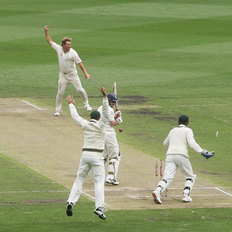 Shane Warne after taking 700th wicket by bowling Andrew Strauss on first day of fourth test match against England at MCG in Melbourne 26 Dec 2006.