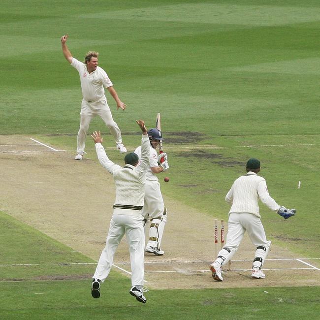 Shane Warne after taking 700th wicket by bowling Andrew Strauss on first day of fourth test match against England at MCG in Melbourne 26 Dec 2006.