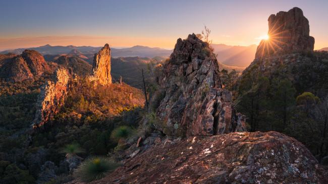 3/28
Stargazing and Storytelling
Parkes to Bourke
Weave your way through Central and Outback NSW on this 910-kilometre epic drive. From Parkes, wander Dubbo’s zoo and historic streets. Gaze at the stars at the Warrumbungles (pictured) and learn more about the Dark Sky Park in Coonabarabran’s observatories. Fossick for opals at Lightning Ridge, get a deeper understanding for Aboriginal culture at Brewarrina and wrap up on the river in Bourke. Picture: Destination NSW