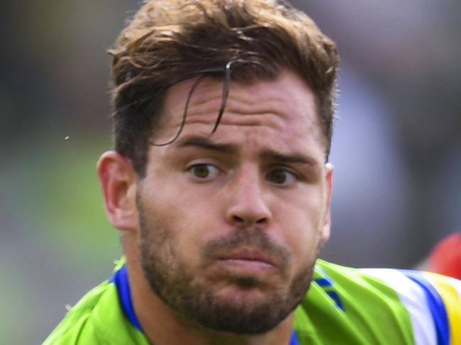 Aidan Sezer of the Raiders in action during the Round 3 NRL match between the Canberra Raiders and the Warriors at GIO Stadium in Canberra, Saturday, March 24, 2018. (AAP Image/Lukas Coch) NO ARCHIVING, EDITORIAL USE ONLY