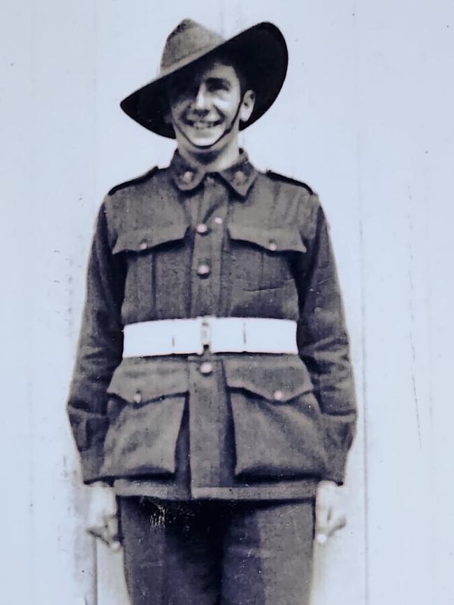 WWII Veteran Donald Downie in uniform.