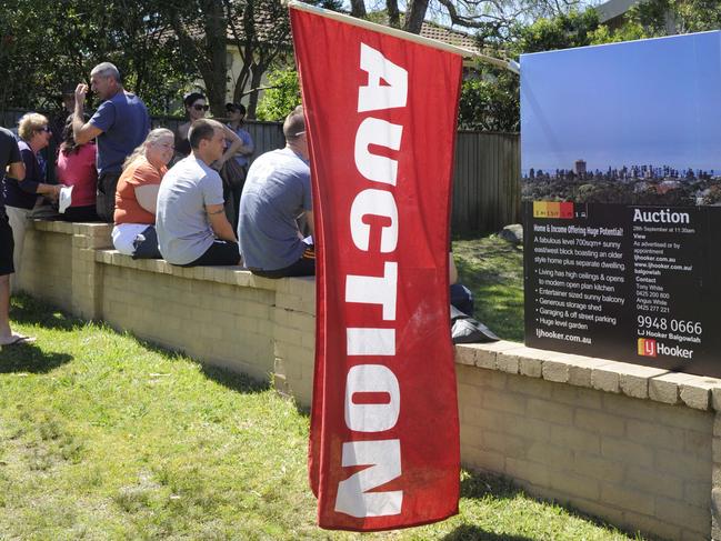 Super auction weekend across Sydney, pictured is an auction at 32 Cornwell Road, Allambie Heights. The property was turned in as their were no bids apart from a vendor bid. Pictured is a generic auction photo.