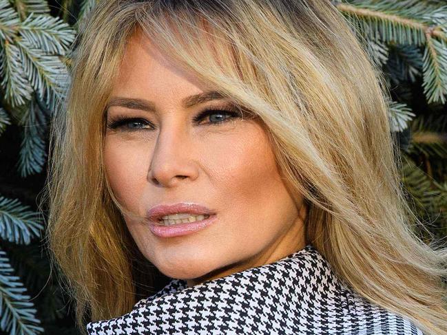 US First Lady Melania Trump receives the White House Christmas Tree at the White House in Washington, DC, on November 23, 2020. (Photo by NICHOLAS KAMM / AFP)