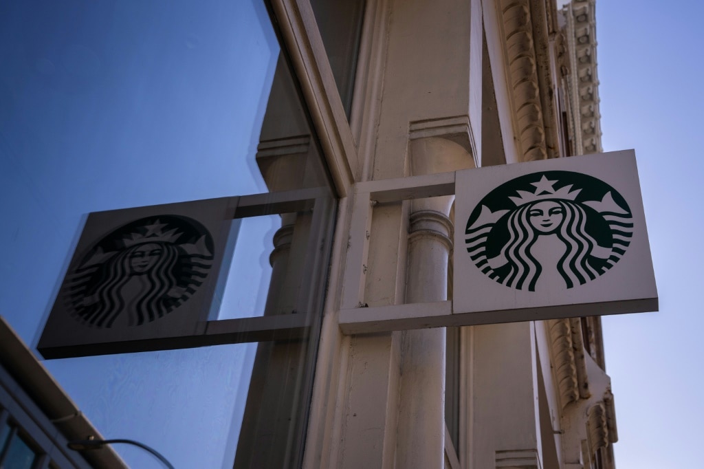 Starbucks shift on non-paying visitors stirs debate in US