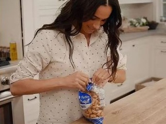 Meghan Markle transfers pretzels from one bag to another. Picture: Supplied