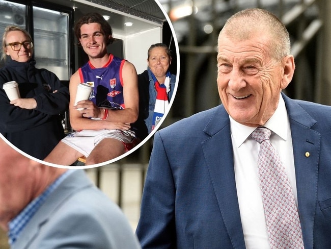 Kennett weighs in on Queenscliff coffee van saga.