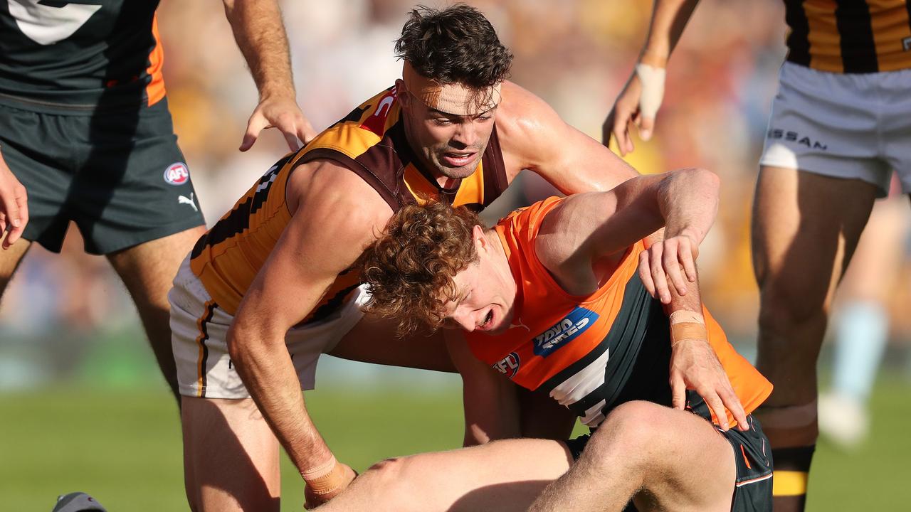 Conor Nash and Tom Green fight for the ball. Picture: Getty Images