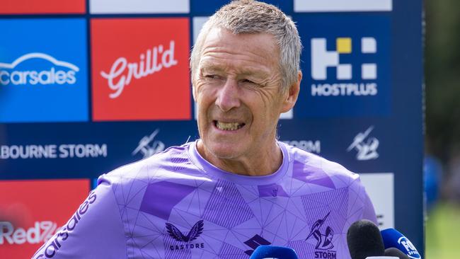 Start of NRL season. Coach Craig Bellamy. Speaking with players at training. Picture: Jason Edwards