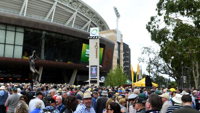 Large crowds gathered on Day 1 of the Second Test match between Australia and England back in 2017.