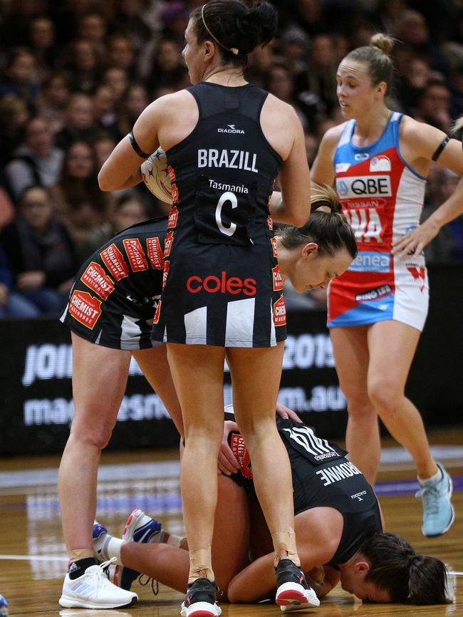 Kelsey Browne of the Magpies crashes to the floor and is helped from the court after injuring her knee in 2019.