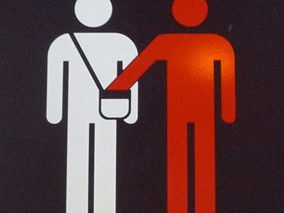 A sign in Paris warning people of pickpockets.