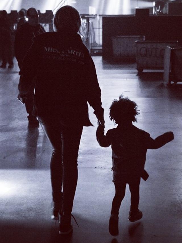 Singer Beyonce shares a cute snap with daughter Blue Ivy from behind the scenes on tour. Picture: Instagram