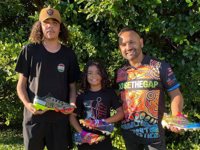 Young Bundjalung men Tyreece Daley and Lennox Monaghan with Aboriginal artist Alan McKenzie. Photo: Bianca Monaghan