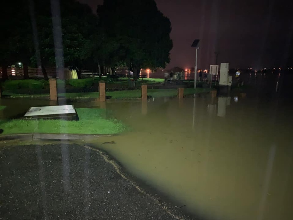 Flooding at Prince St in Grafton on Monday. Picture: Shane White/Grafton Clarence Valley Community Group