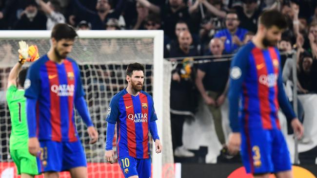 Barcelona's Argentinian forward Lionel Messi (C) looks dejected.