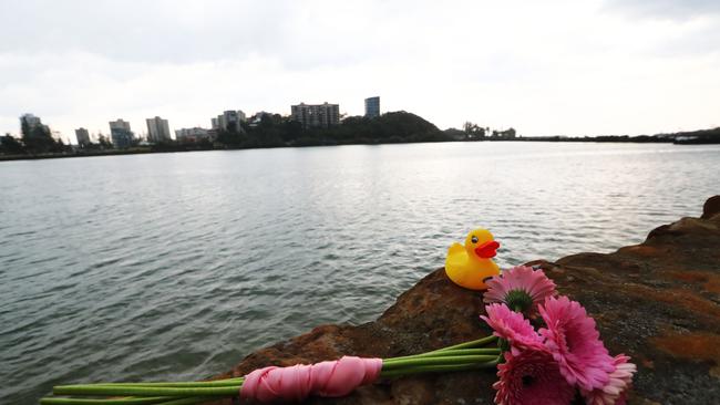 A tribute for a murdered nine-month-old girl in Tweed Heads. (AAP Image/Jason O'Brien) 