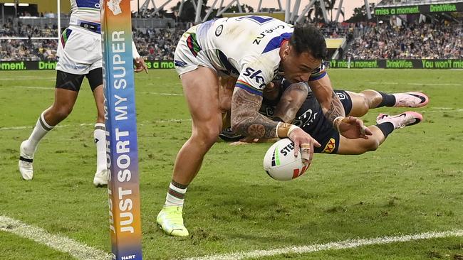 TOWNSVILLE, AUSTRALIA - JUNE 08: Charnze Nicoll-Klokstad of the Warriors scores a try during the round 14 NRL match between North Queensland Cowboys and New Zealand Warriors at Qld Country Bank Stadium, on June 08, 2024, in Townsville, Australia. (Photo by Ian Hitchcock/Getty Images)