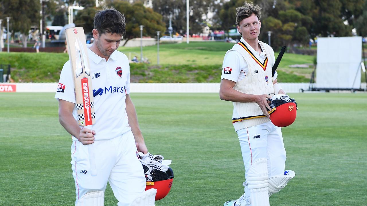 Henry Hunt des Redbacks salue la foule après son 97 invaincu. Photo de Mark Brake/Getty Images